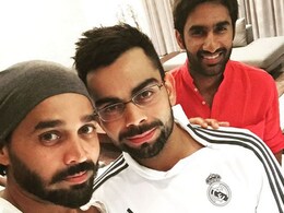 कप्तान विराट कोहली ने टीम इंडिया के साथियों को नए घर में दी पार्टी, देखें तस्वीरें कप्तान विराट कोहली ने टीम इंडिया के साथियों को नए घर में दी पार्टी, देखें तस्वीरें