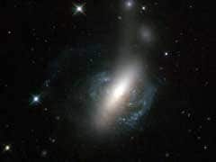 Hubble Captures 2 Galaxies Merging 230 Million Light-Years Away