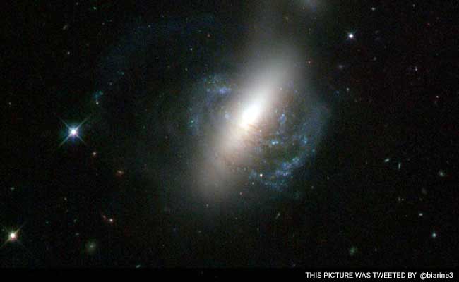 हबल टेलीस्कोप ने कैद किया दूर अंतरिक्ष में दो आकाशगंगाओं का मिलन