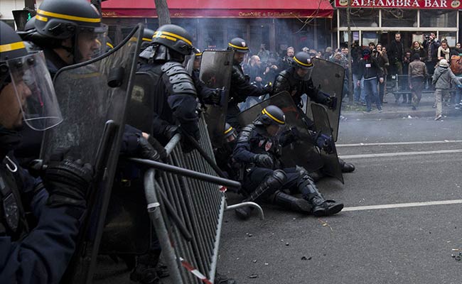 Police Ban Demonstrations on Paris' Champs Elysees During Climate Talks