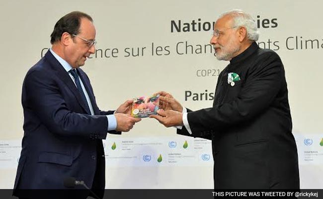 PM Modi, Francois Hollande Launch Ricky Kej's New Music Album in Paris