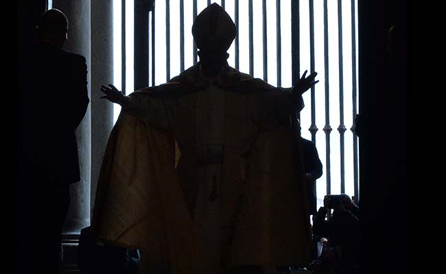 Machine Guns, No-Fly Zone Surround Pope's Opening Of Holy Year