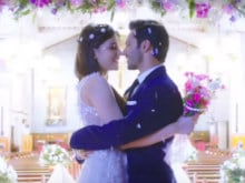Kriti Sanon is Varun Dhawan's Much-in-Love <I>Premika</i> in This <I>Dilwale</i> Song