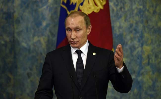 Vladimir Putin Makes Surprise Visit to Crimea After Power Shortages