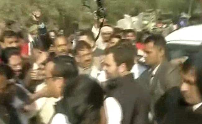 शकूरबस्ती पहुंचे राहुल गांधी बोले, एक भी झुग्गी टूटने नहीं दूंगा, संसद में उठाऊंगा मुद्दा