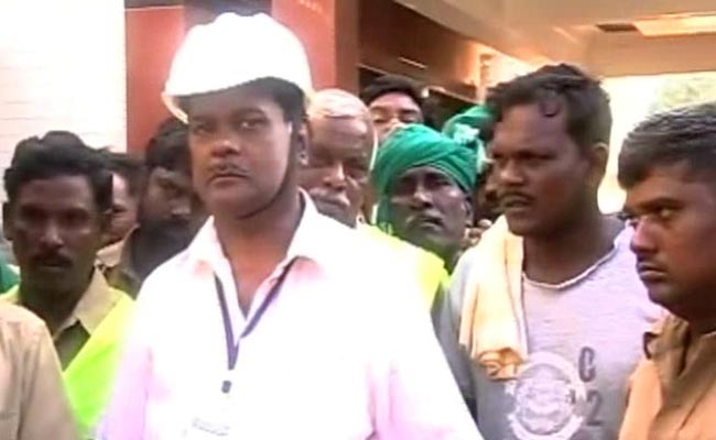 Rajinikanth's Superstar Gesture, Opens Up His Wedding Hall For Workers