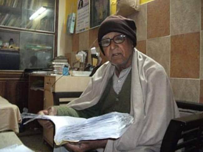 हिन्दी कवि रामदरश मिश्र को 'आग की हंसी' के लिए साहित्य अकादमी पुरस्कार