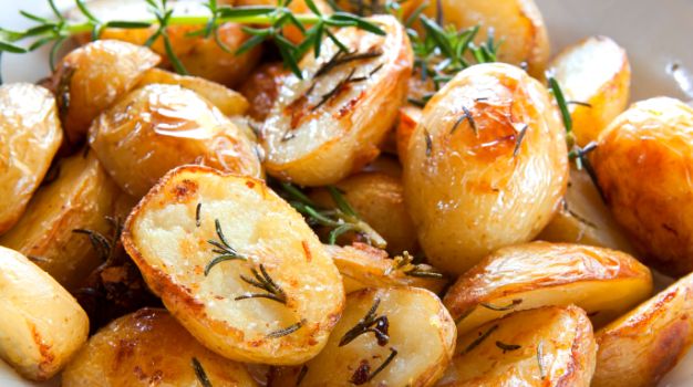 Roasted Aloo Benefits: पाचन से लेकर मोटापा तक रोस्टेड आलू खाने के अद्भुत फायदे