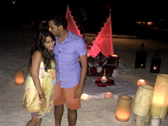 शादी के छह महीने बाद फिर हनीमून मनाने निकले रोहित शर्मा, ट्वीट की तस्वीरें शादी के छह महीने बाद फिर हनीमून मनाने निकले रोहित शर्मा, ट्वीट की तस्वीरें