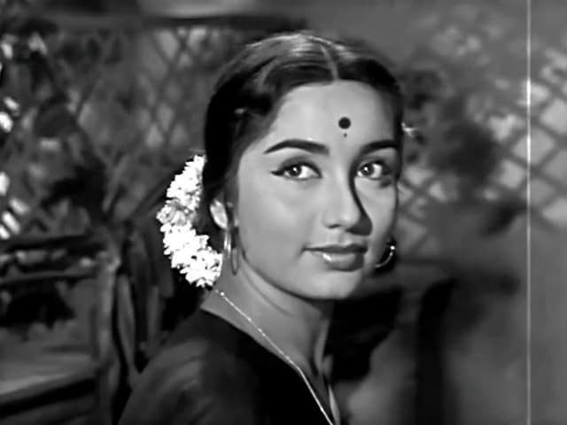 Timeless Indian Melodies - Sadhana introduced the fringe hairstyle in the  Indian film industry in her first film Love in Simla. R.K. Nayyar, director  of the film and her future husband, suggested