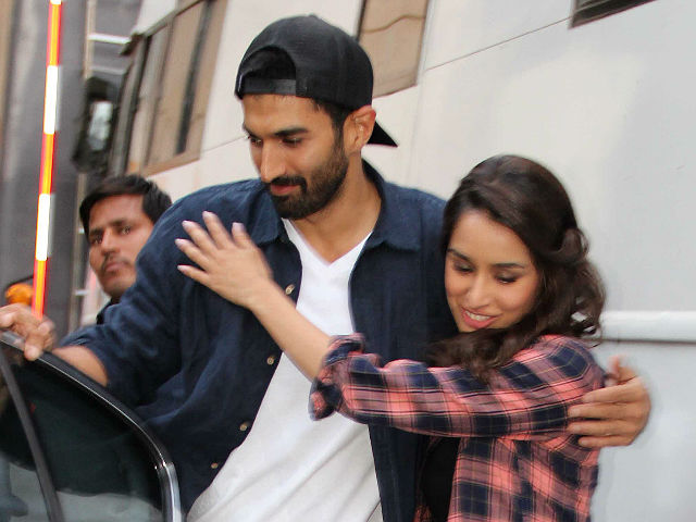 Aditya Roy Kapur, Shraddha Kapoor in <i>OK Kanmani</i> Remake, Confirms KJo