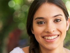 उम्र बढ़ने पर दांतों का क्या होता है? आप कैसे लंबे समय तक अपनी मुस्कान बरकरार रख सकते हैं?