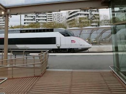 French Vacationers Stranded After Power Outage Cancels Hundred Trains French Vacationers Stranded After Power Outage Cancels Hundred Trains