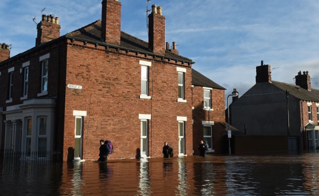 Britain Deploys Army to Rescue Storm Desmond Flood Victims