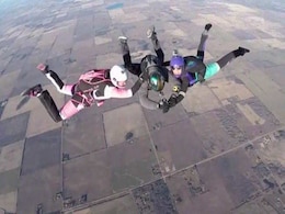 Daredevil Artist Completes Tattoo While Skydiving Daredevil Artist Completes Tattoo While Skydiving