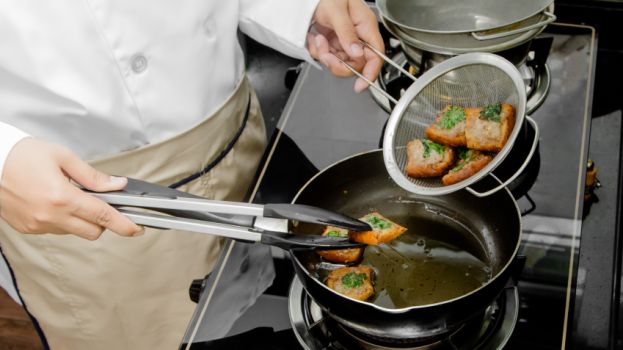 Deep Pot Vs Shallow Pan Cooking, Which One Would You Choose? - NDTV Food