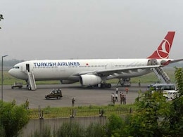 Hundreds Of Flights Cancelled As Istanbul Hit By Heavy Snow Hundreds Of Flights Cancelled As Istanbul Hit By Heavy Snow