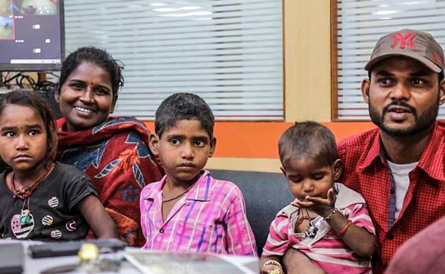 पढ़िए मार्मिक कहानी : वडोदरा की बच्ची के लिए सांता बने सात समंदर पार के दंपति...