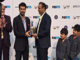 दिल्ली टेस्ट : वीरू के रंग में रंगा स्टेडियम, BCCI ने किया सम्मानित, देखें तस्वीरें दिल्ली टेस्ट : वीरू के रंग में रंगा स्टेडियम, BCCI ने किया सम्मानित, देखें तस्वीरें