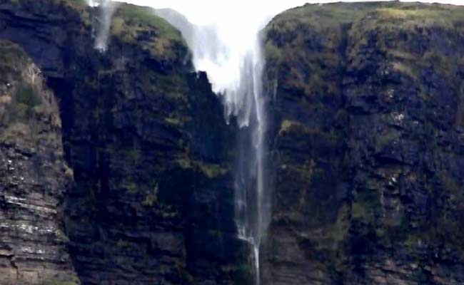 Waterfall Flows Upwards in Remarkable Natural Phenomenon