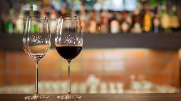 Chinese Wineries Seek Inspiration in Foreign Cups