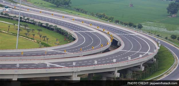 उत्तर प्रदेश : यमुना एक्सप्रेस-वे पर 5 साल में 4,956 दुर्घटनाएं, 718 मौतें