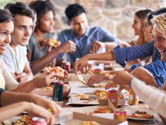 How to Throw a Flawless Holiday Dinner Party How to Throw a Flawless Holiday Dinner Party