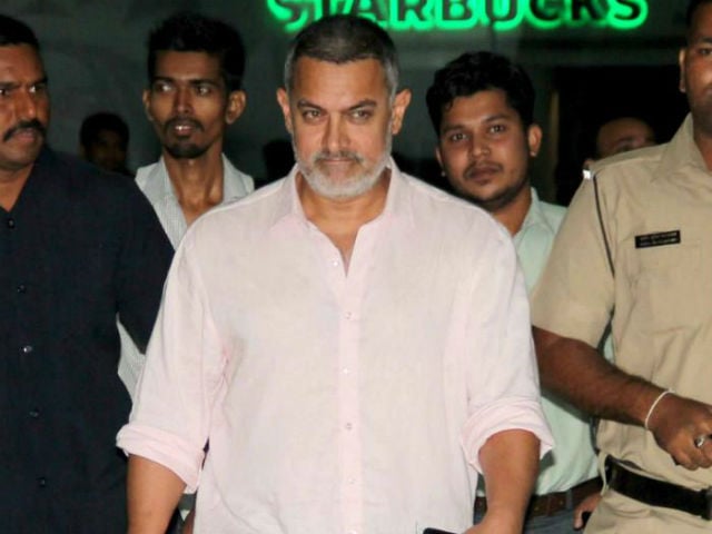 Aamir Khan Celebrates Makar Sankranti, Flies a Kite on Dangal Sets