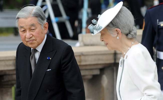 Japan's Emperor Akihito Visits Philippine World War II Cemetery
