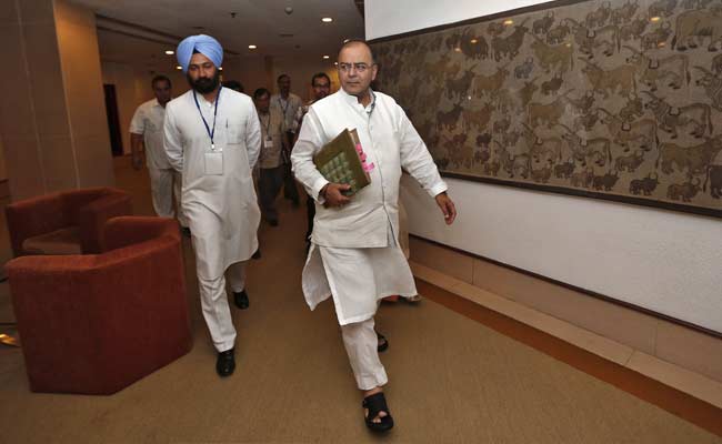 नरेंद्र मोदी सरकार का गला न सूख जाए इस बार का आम बजट बनाने में...?