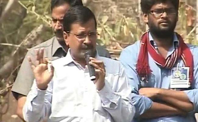 'One Lie After Another': Arvind Kejriwal Attacks Smriti Irani on Student Suicide