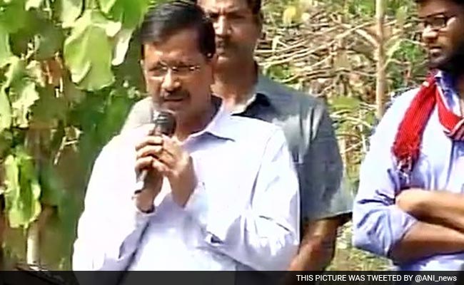 'एक के बाद एक झूठ' : छात्र खुदकुशी मामले पर केजरीवाल का स्मृति ईरानी पर हमला