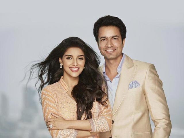 Asin, Micromax Boss Rahul Sharma Marry in Church. First Wedding Pic Here