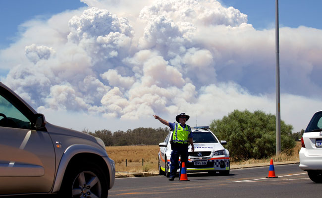 Bushfire Kills 2 In Australia's South West, More Towns Evacuating