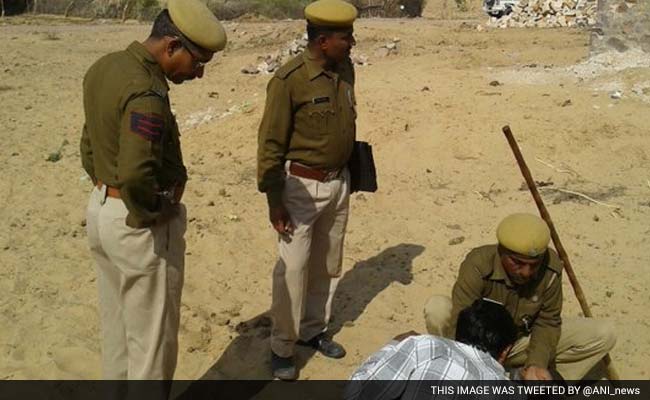 पाकिस्तान जाने की फिराक में लगा बांग्लादेशी घुसपैठिया सीमा के पास गिरफ्तार