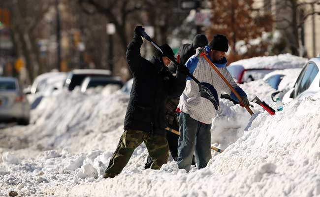 US Blizzard Kills 25, Washington Struggles To Rebound