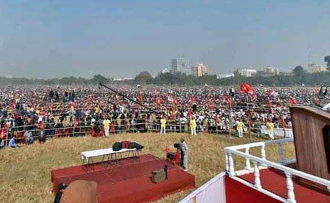 जीवन में सादगी और आक्रामक राजनीति का मेल