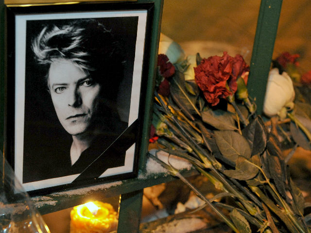 Death Brings a Breakthrough Moment in David Bowie's Brilliant Career