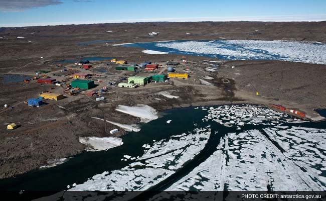 Canadian Pilot Injured After Falling Into Antarctic Crevasse