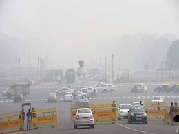Foggy, Chilly Monday Morning In Delhi; Cloudy Day Ahead Foggy, Chilly Monday Morning In Delhi; Cloudy Day Ahead