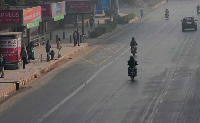 No More Red Lights? Delhi Plans Signal-Free Travel On 25 Busy Roads