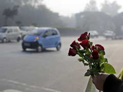 Violators Of Odd-Even Rules Offered Roses By Volunteers