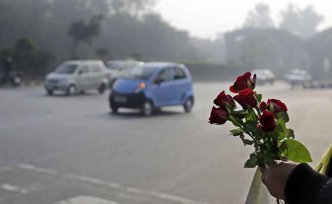 Violators Of Odd-Even Rules Offered Roses By Volunteers