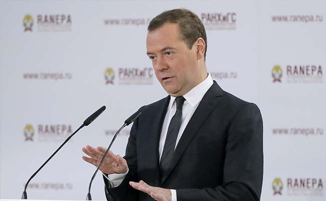 Russia Announces New Budget Cuts As Oil Price Slides