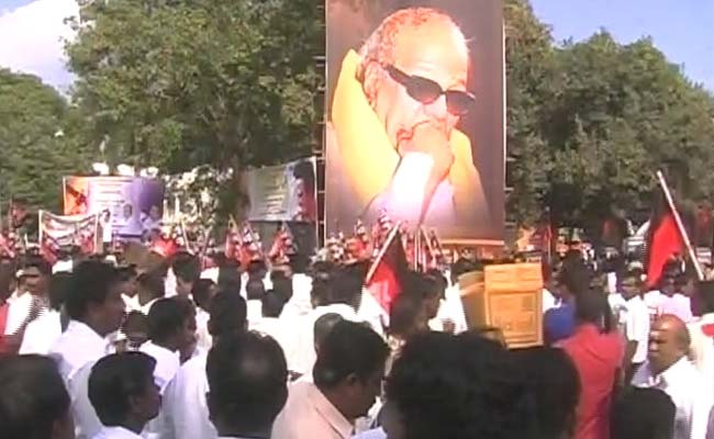 DMK Asks Partymen To Cut Down On Banners