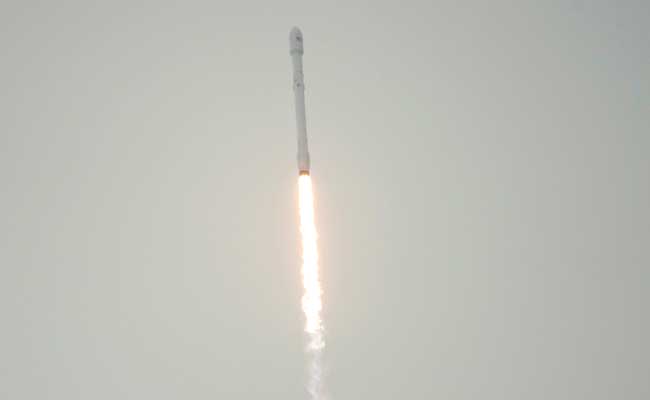 Watch: When A Rocket Broke Apart And Crashed Into The Ocean