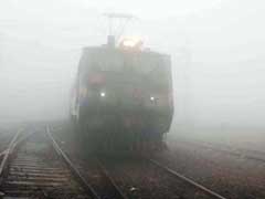 दिल्ली में ठंड का असर, कोहरे के कारण 37 ट्रेनें रद्द
