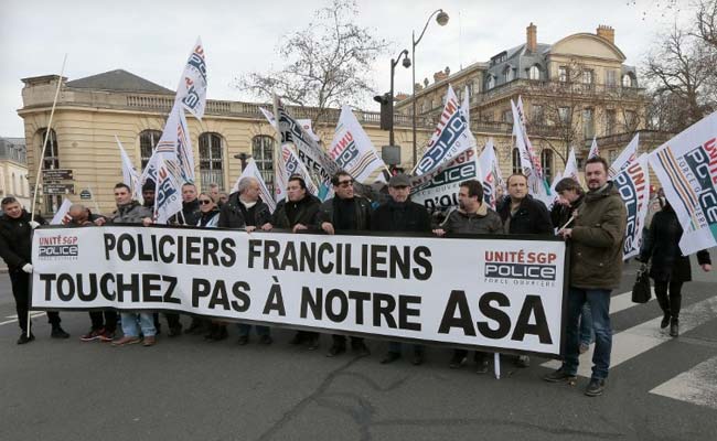 Cabbies Block Roads As France Hit By Multiple Strikes