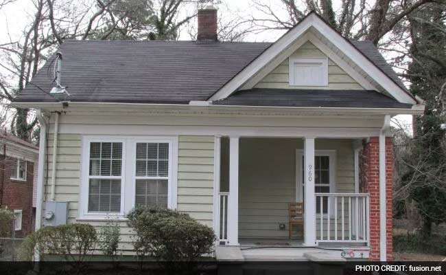 People Keep Going To This Home Looking For Their Lost Phones - And Nobody Knows Why