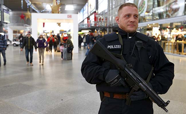 Police Seal Off Berlin School, Suspecting "Dangerous Situation"